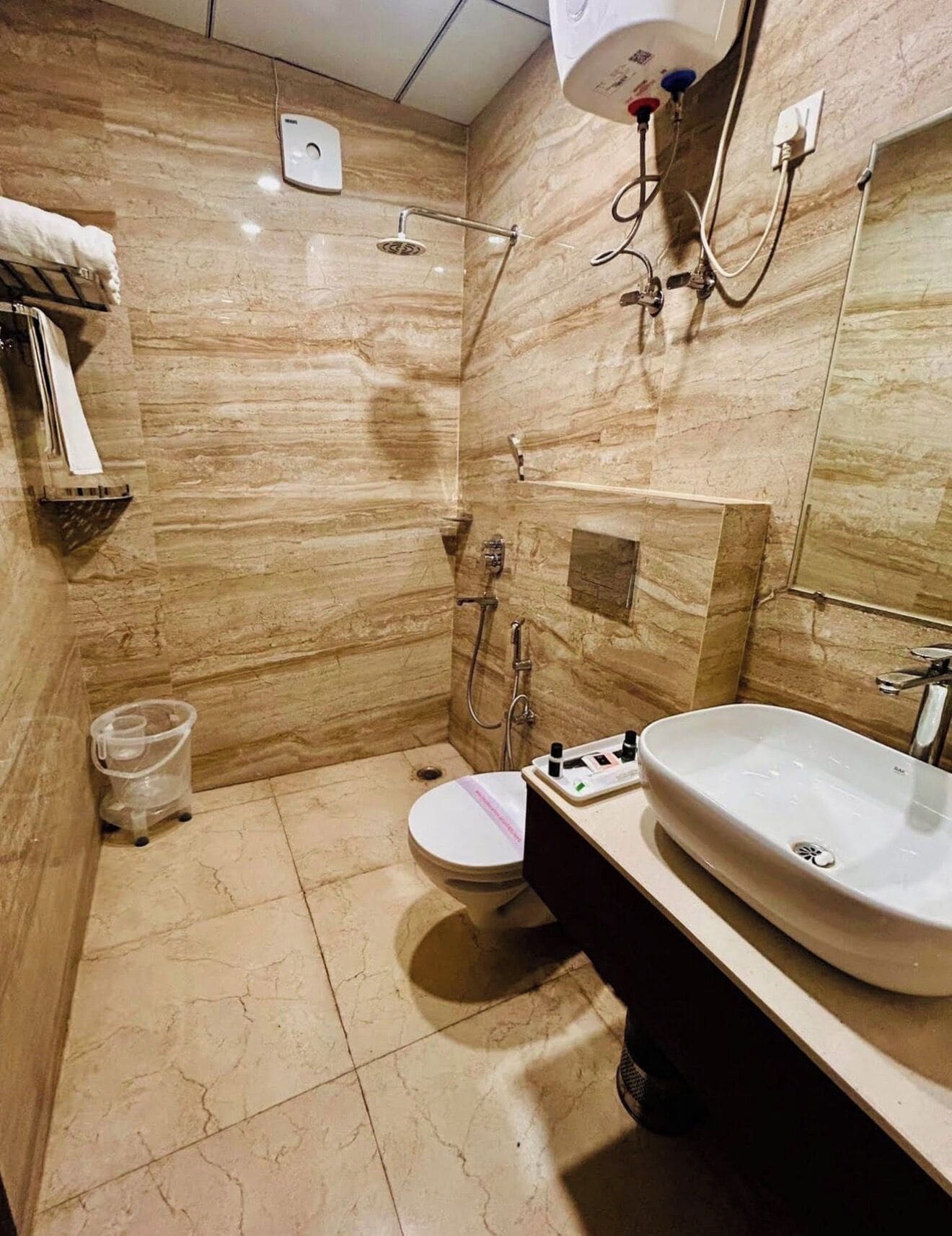 Deluxe-Doppel- oder -Zweibettzimmer, Stadtblick | Badezimmer