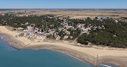 New 5 Bedroom 4 Bath (sleeps 12) Villa, With Heated Private Pool, 80m from Beach