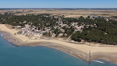 New 5 Bedroom 4 Bath (sleeps 12) Villa, With Heated Private Pool, 80m from Beach