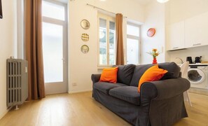 Living area - Vrbo Property (Milano)