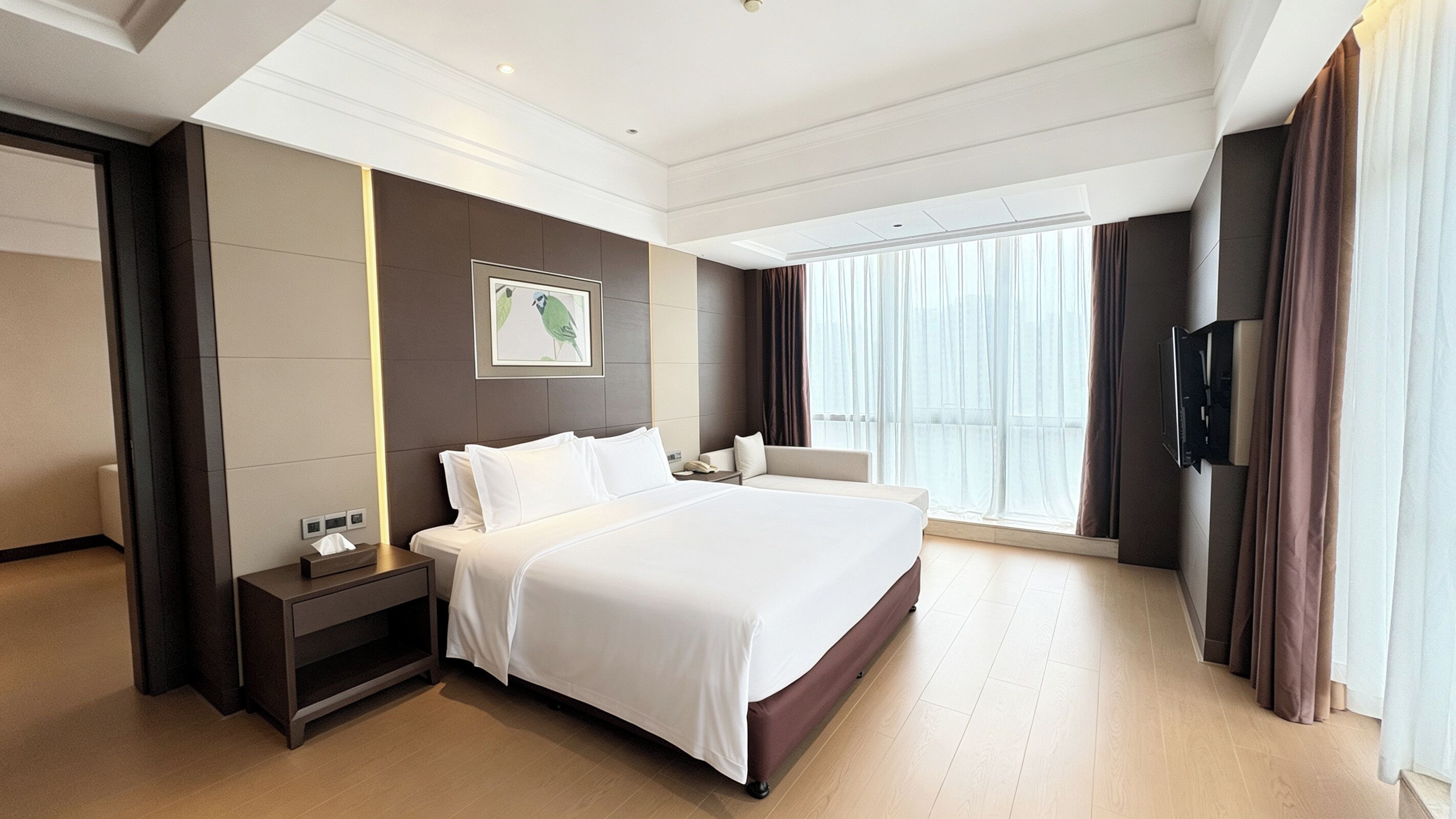 Superior Suite, City View | Living area