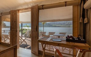 A wooden deck with a table and chairs overlooking a body of water. - U Khao Chi Chan Pattaya (Sattahip)