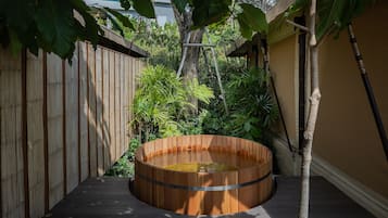 Lakefront Glamping Villa with Bathtub | Terraza o patio