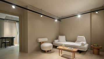 Hilltop Lakeview Two Bedroom Suite | Free minibar items, free WiFi, bed sheets