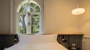 Lakeside Deluxe | Free minibar items, free WiFi, bed sheets
