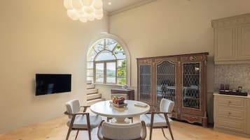 Timeless Duplex Lakeview Suite