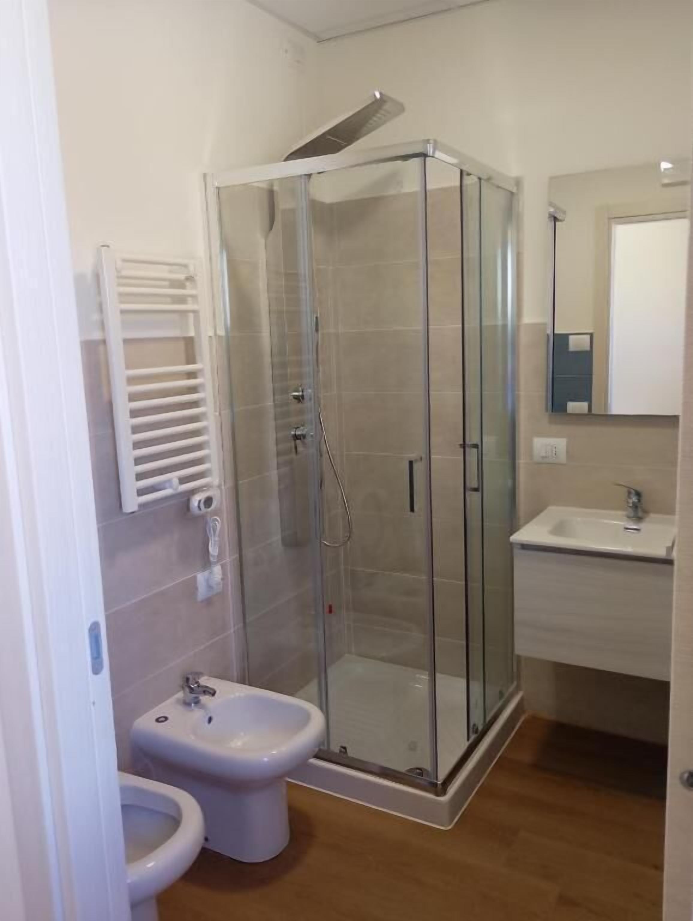 Basic-Dreibettzimmer | Badezimmer