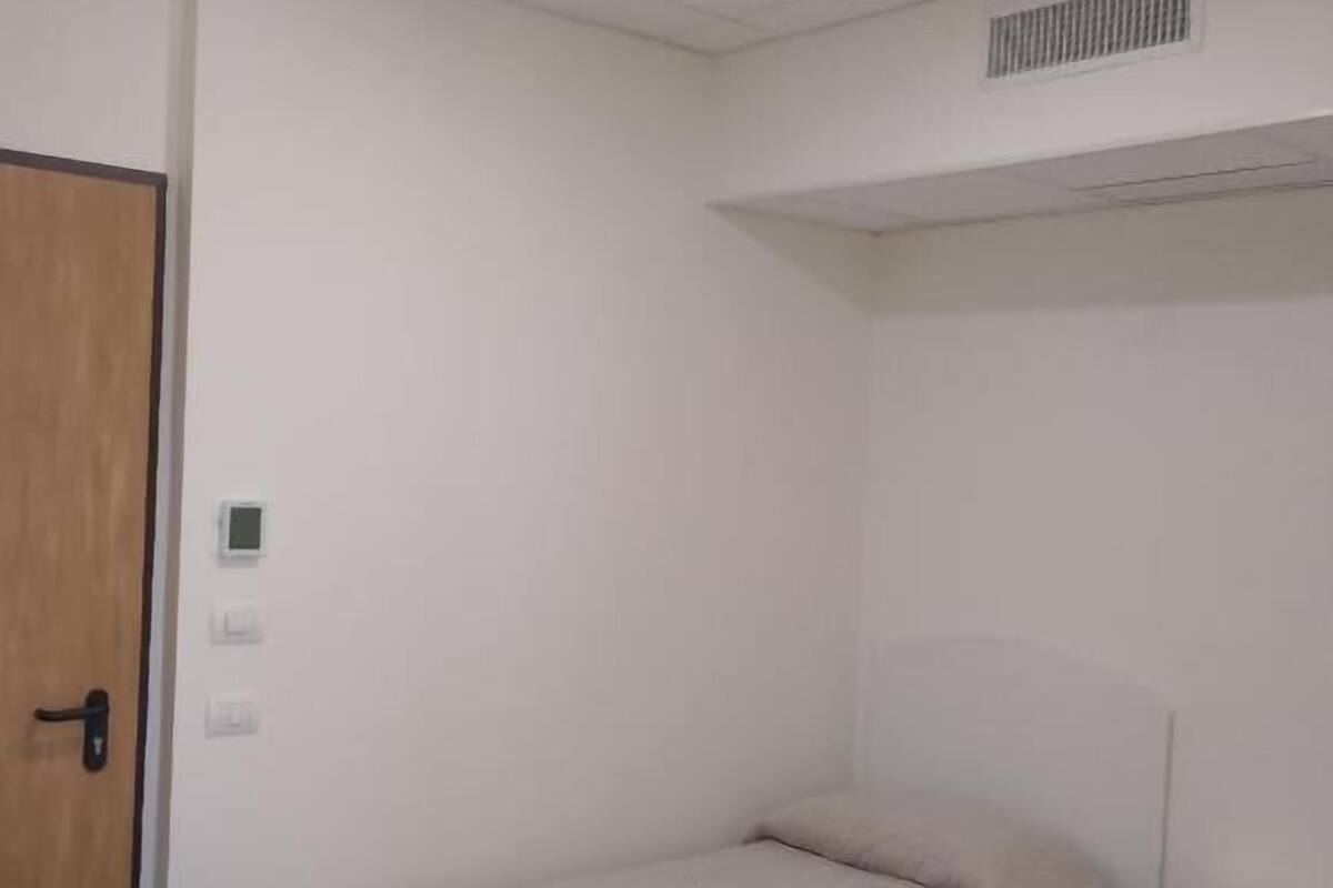 Desk, laptop workspace, WiFi (free)