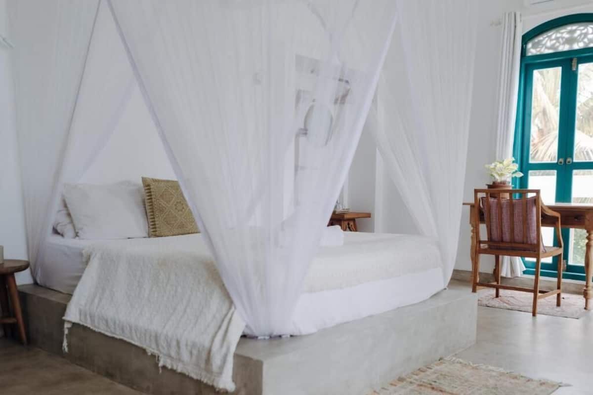 Deluxe Suite, Balcony, Sea View | Premium bedding, down comforters, memory foam beds, in-room safe