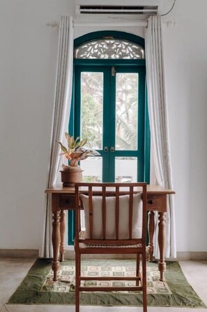Deluxe Double Room, Balcony, Sea View | Bahagian dalam