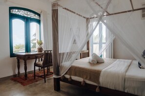 Family Room, Balcony, Sea View | Peralatan tempat tidur premium, gebar bulu kapas, busa memori 