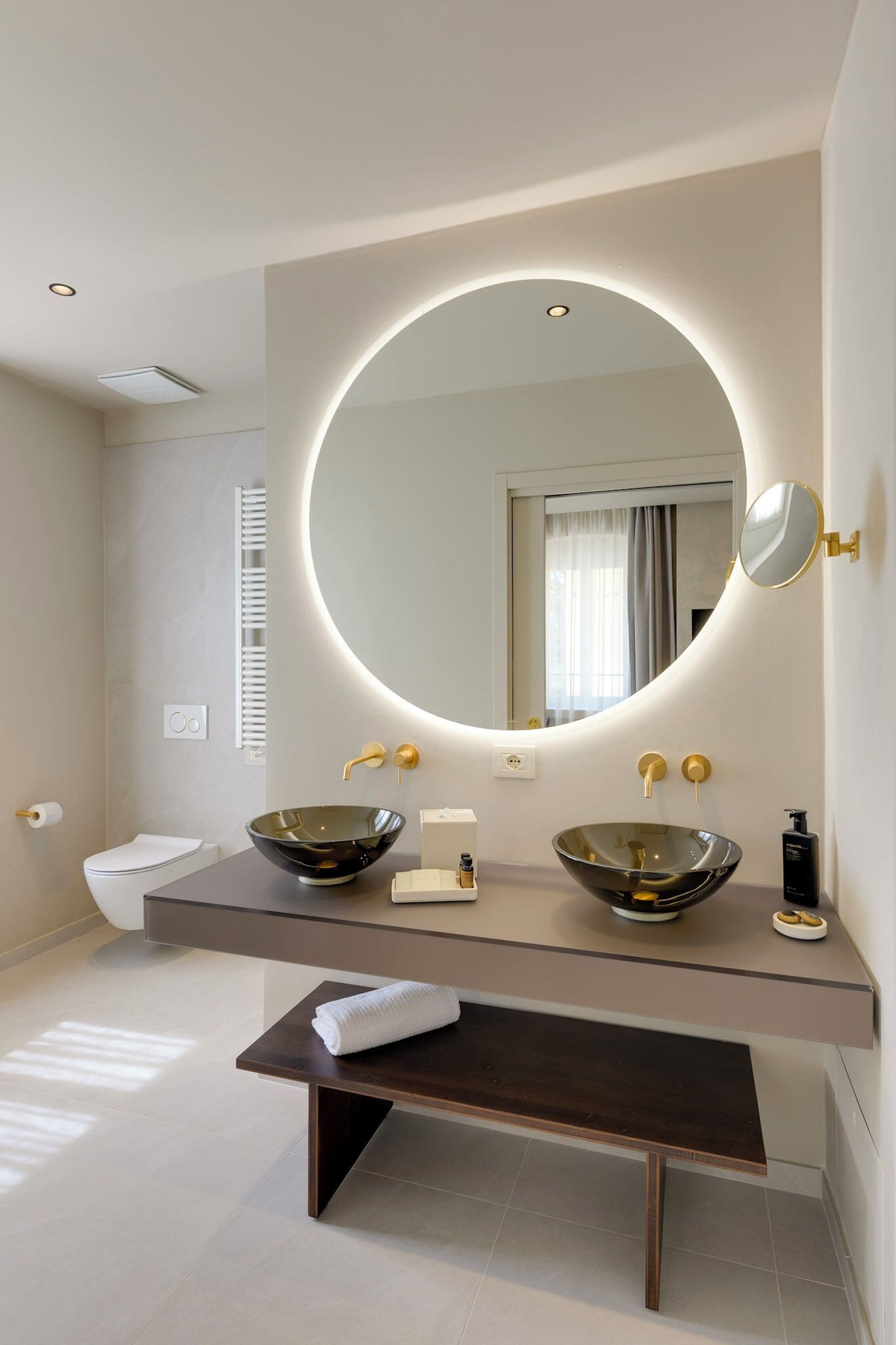 Suite junior, vista al viñedo | Baño | Regadera, amenidades de baño gratuitas, secadora de cabello, pantuflas 