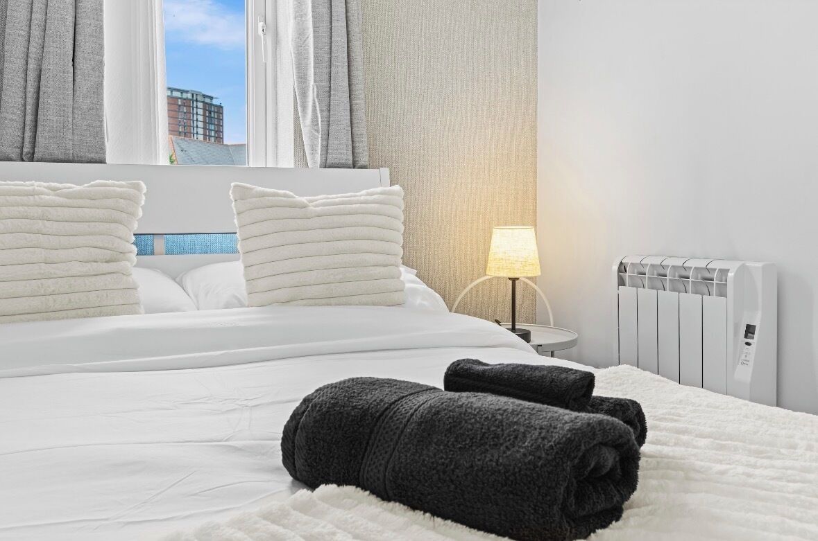 2 bedrooms, desk, iron/ironing board, WiFi (free)
