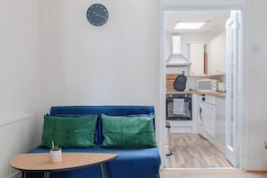 Interior - Charmingly Curated 1BD Flat in the Heart of Fulham (London)