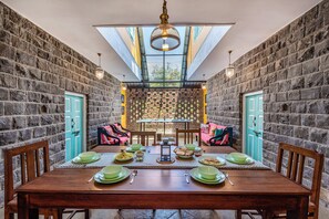 Dining - CosmicStays Raanjai (Mulshi)