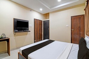 Deluxe Triple Room | Desk, laptop workspace, free WiFi - Archie Oasis (Bhubaneshwar)