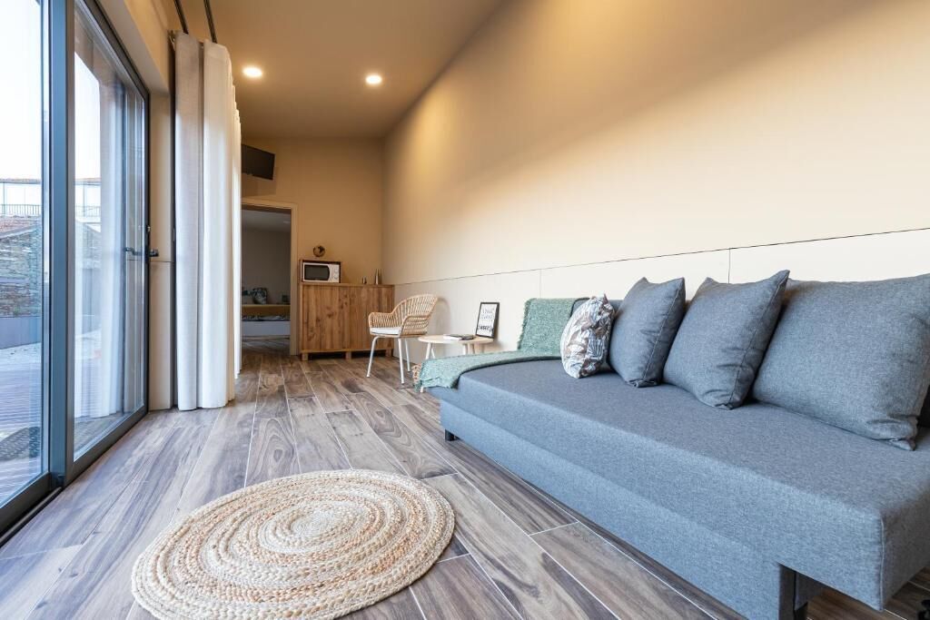 Deluxe Double Room, Air conditioning, Mountain View | Living area