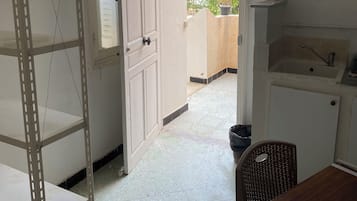 Leilighet, strandutsikt, ved strandkanten | Terrasse/patio