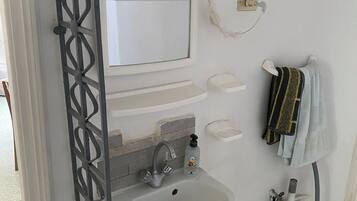 Apartment, Beach View, Beachfront | Bathroom