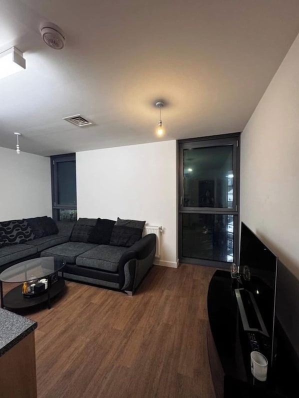 Living area - Bright & Cosy 1Bed in Angel | Walk to Tube & Shops (London)