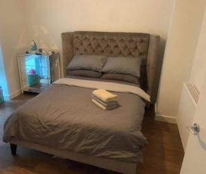 Iron/ironing board, WiFi, bed sheets - Bright & Cosy 1Bed in Angel | Walk to Tube & Shops (London)