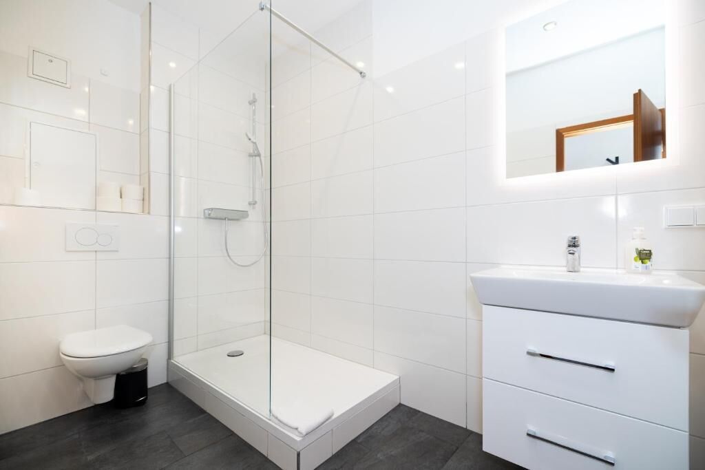 Standaard appartement, 2 queensize bedden, privébadkamer | Badkamer
