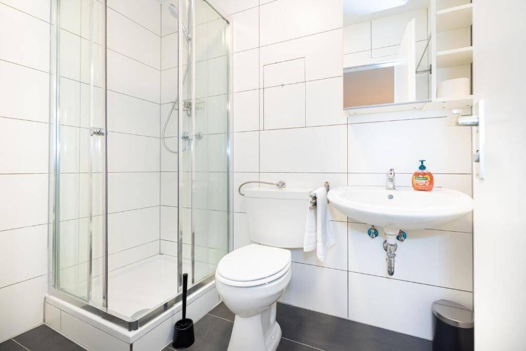 Classic Studio, 2 Queen Beds, Private Bathroom | Bathroom