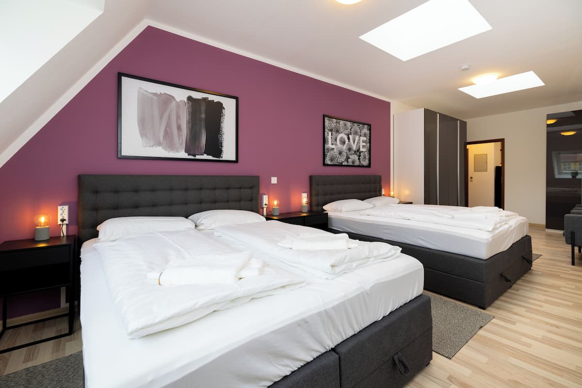 Standard Apartment, 2 Queen Beds, Private Bathroom