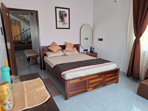 Room - 4-bedroom luxury Beach villa on gorgeous Bay of Bengal,Tamil Nadu.pet friendly. (Marakkanam)