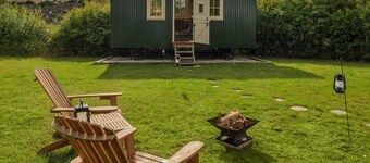 Hilltop Shepherds hut retreat with Hot tub