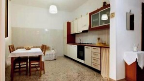 Dining - A cozy villa with all the amenities and an outdoor gazebo. (Puglia)