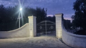 Property grounds - A cozy villa with all the amenities and an outdoor gazebo. (Puglia)