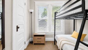 3 bedrooms, iron/ironing board, WiFi, bed sheets