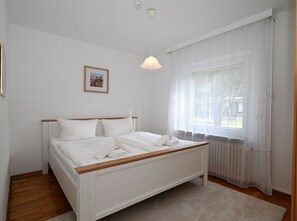 Bügeleisen/Bügelbrett, Reisekinderbett, kostenloses WLAN