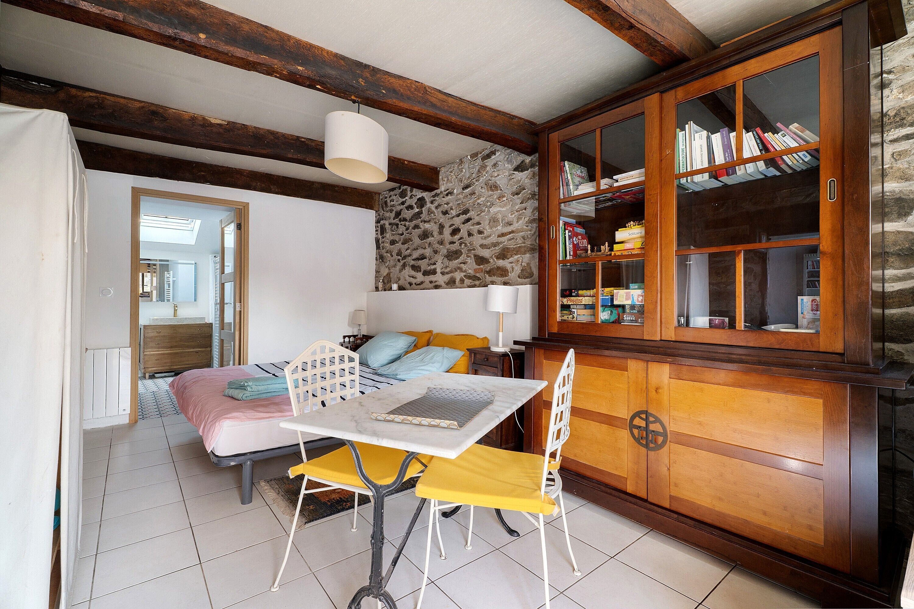 1 bedroom, WiFi, bed sheets
