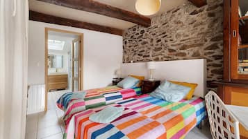 1 bedroom, WiFi, bed sheets