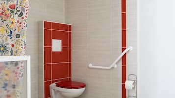 Comfort Double Room, Mobility Accessible | Bathroom | Towels, soap, shampoo, toilet paper