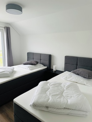 Bügeleisen/Bügelbrett, Reisekinderbett, kostenloses WLAN