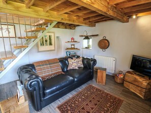 Living area - The Brew House (Penrith)