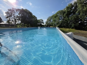 Pool - Country House 'Residenz Zum Rosengarten' with Shared Pool, Private Terrace and Wi-Fi (Münchberg)