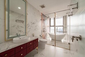 Slippers - Stunning Penthouse in the City Centre (Khanh Hoi)