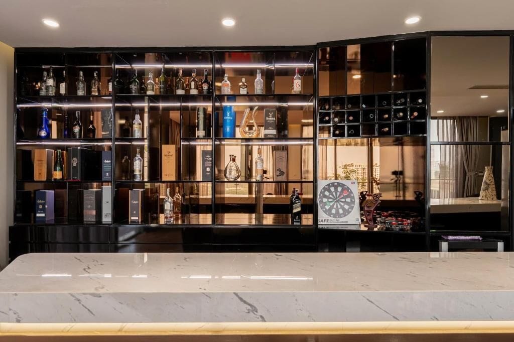 Appartement, balcon, vue ville | Bar (sur place)
