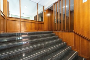 Apartment, Balkon, eingeschränkter Meerblick | Innenbereich