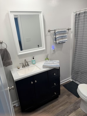 Dusche, Handtücher, Seife, Toilettenpapier