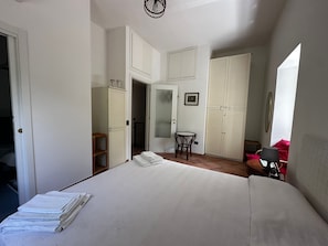Bügeleisen/Bügelbrett, WLAN, Bettwäsche