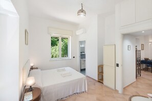 2 bedrooms, iron/ironing board, WiFi, bed sheets - Holiday Home 'Appartamento Anna' with Wi-Fi and Air Conditioning (Meta)