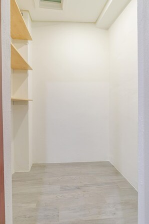 Interior - Bright & Spacious Flat with Balcony by HostWise (São Mamede de Infesta)