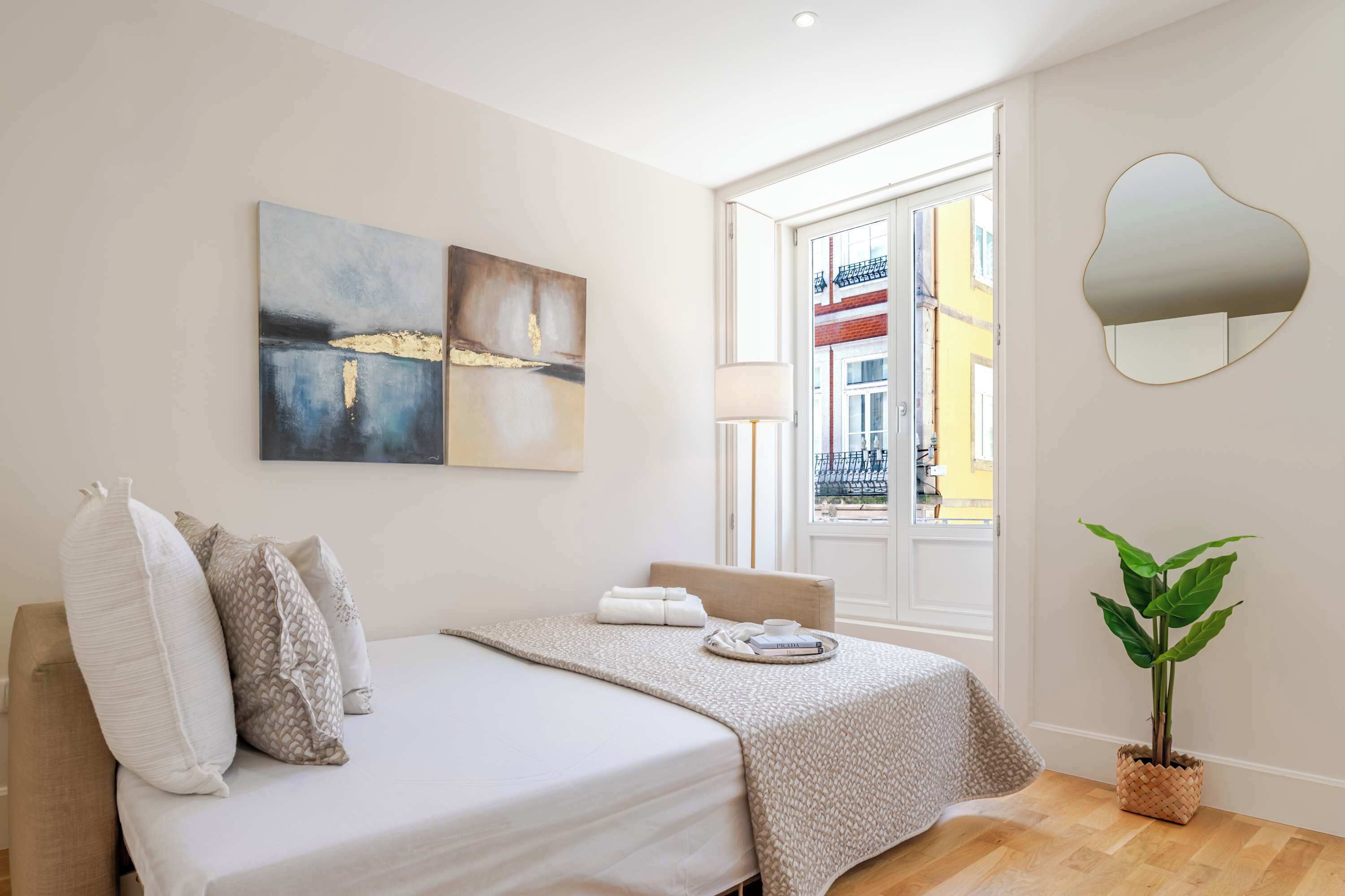 1 habitación, tabla de planchar con plancha, cuna de viaje y wifi 