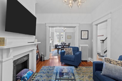 Circular Row House 3BR Backyard WiFi Walkable