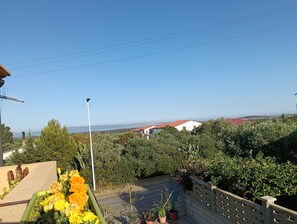 Property grounds - Holiday Home 'La Pavoncella' with Sea View, Wi-Fi and Air Conditioning (Is Lais)